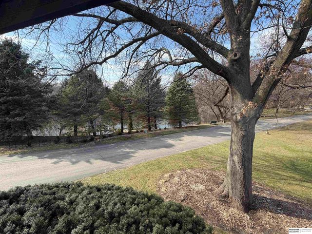 11120 Pine Plaza, Omaha, NE 68144