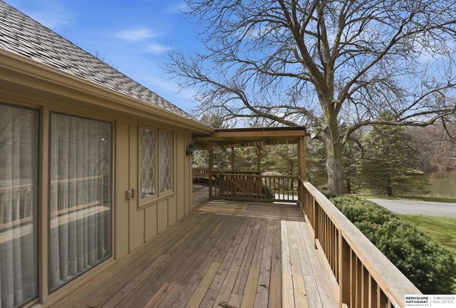 11120 Pine Plaza, Omaha, NE 68144