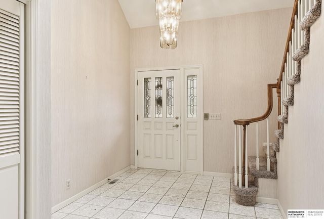 11120 Pine Plaza, Omaha, NE 68144