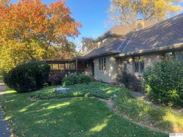 11120 Pine Plaza, Omaha, NE 68144