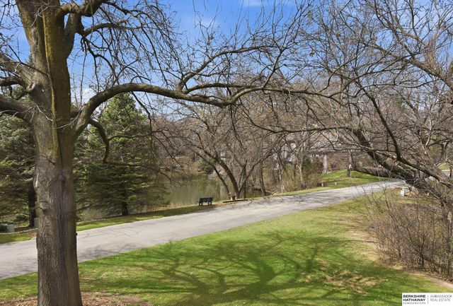 11120 Pine Plaza, Omaha, NE 68144