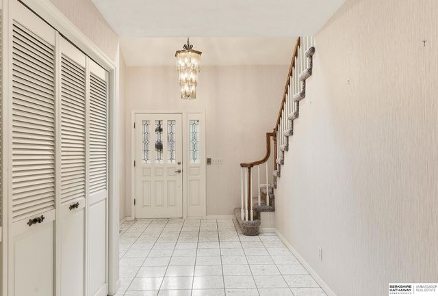 11120 Pine Plaza, Omaha, NE 68144