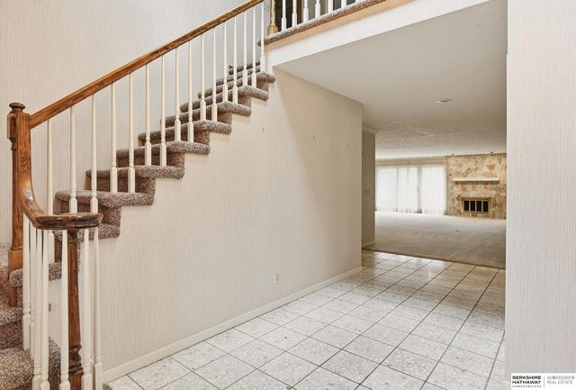 11120 Pine Plaza, Omaha, NE 68144