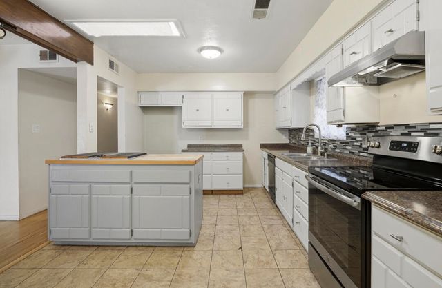 2824 Vermont Street NE, Albuquerque, NM 87110