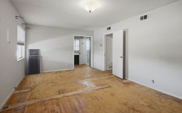 2824 Vermont Street NE, Albuquerque, NM 87110