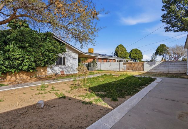 2824 Vermont Street NE, Albuquerque, NM 87110