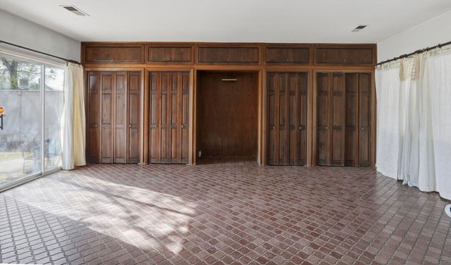 2824 Vermont Street NE, Albuquerque, NM 87110