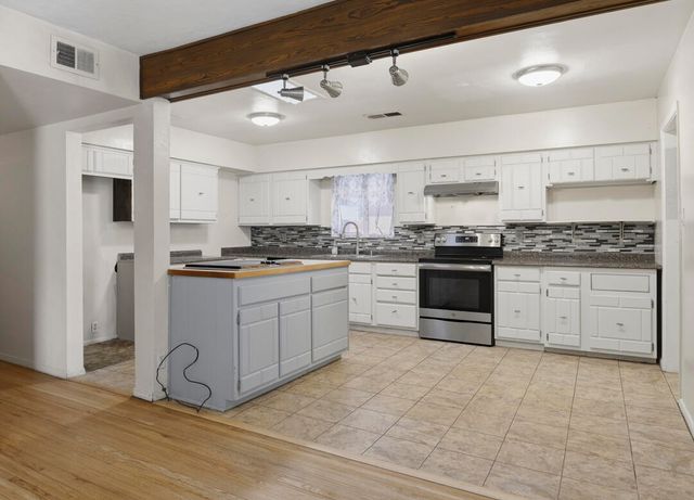 2824 Vermont Street NE, Albuquerque, NM 87110