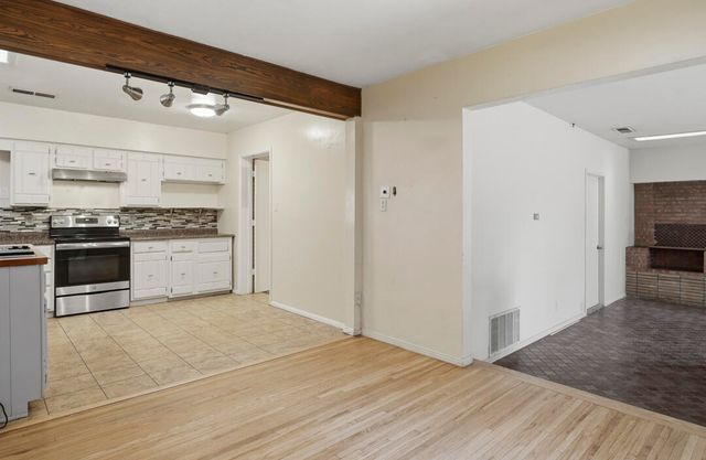 2824 Vermont Street NE, Albuquerque, NM 87110