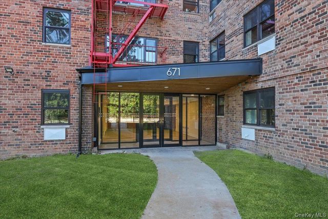 671 Bronx River Road 6C, Yonkers, NY 10704