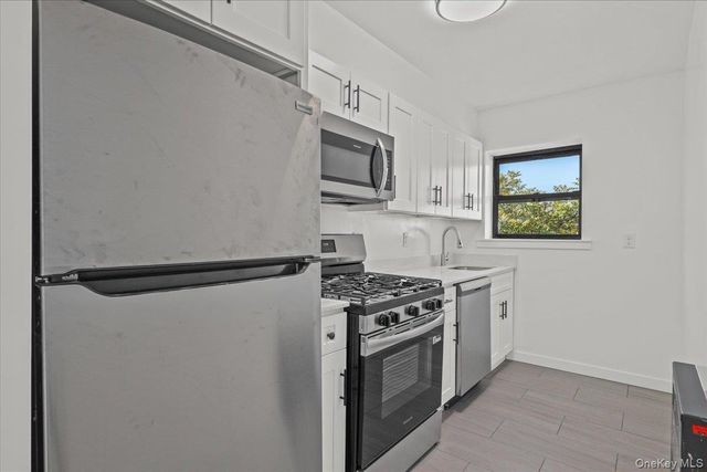 671 Bronx River Road 6C, Yonkers, NY 10704