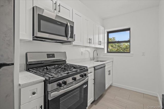 671 Bronx River Road 6C, Yonkers, NY 10704
