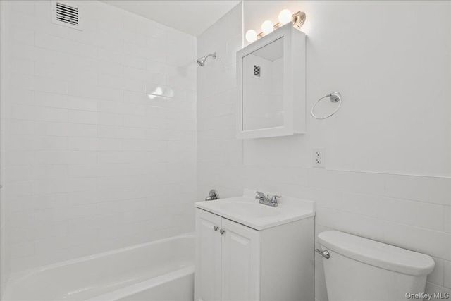 671 Bronx River Road 6C, Yonkers, NY 10704