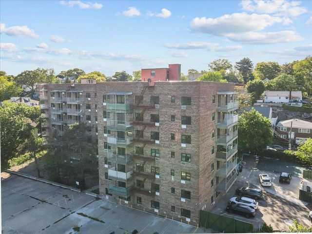 671 Bronx River Road 6C, Yonkers, NY 10704