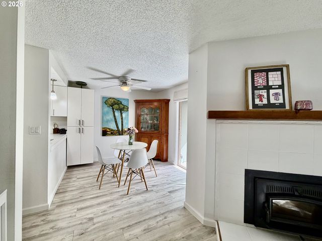 44 EAGLE CREST Dr, Lake Oswego, OR 97035