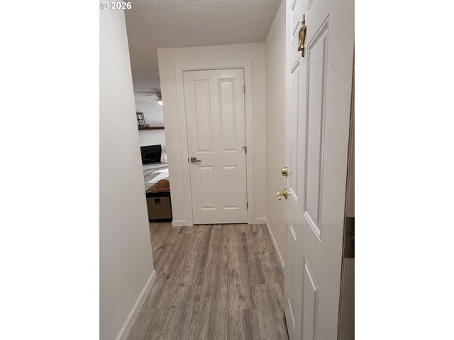 44 EAGLE CREST Dr, Lake Oswego, OR 97035