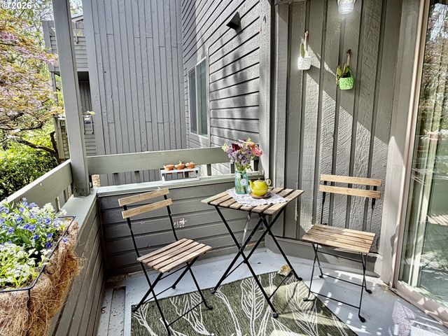 44 EAGLE CREST Dr, Lake Oswego, OR 97035