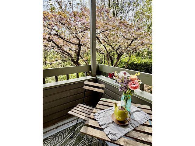 44 EAGLE CREST Dr, Lake Oswego, OR 97035