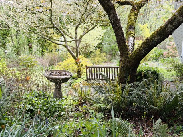 44 EAGLE CREST Dr, Lake Oswego, OR 97035