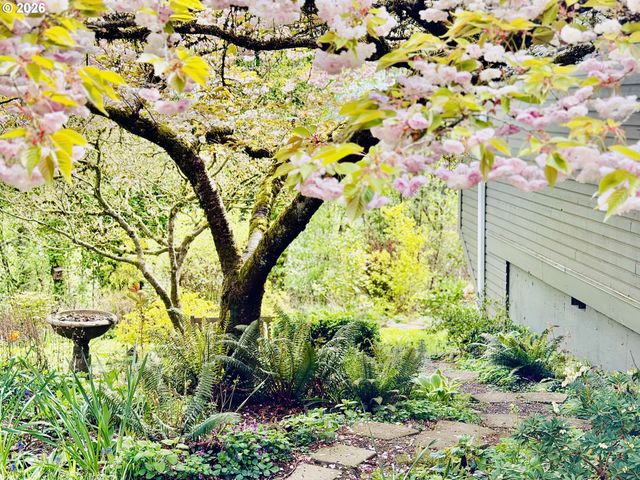 44 EAGLE CREST Dr, Lake Oswego, OR 97035