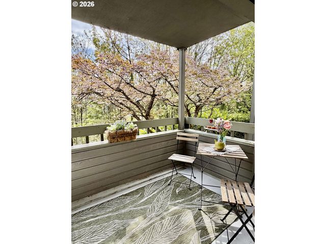 44 EAGLE CREST Dr, Lake Oswego, OR 97035