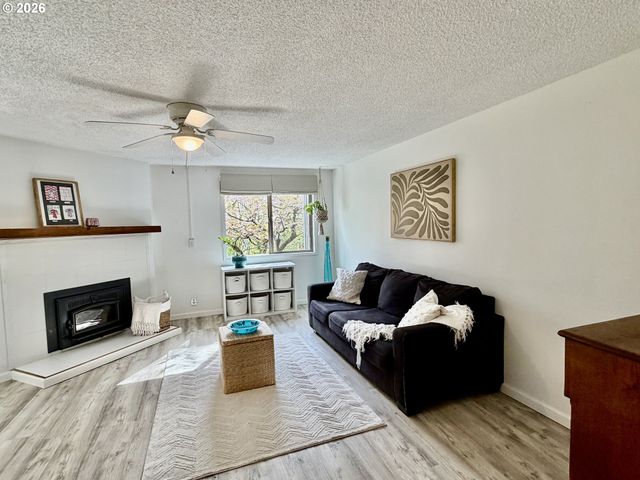 44 EAGLE CREST Dr, Lake Oswego, OR 97035