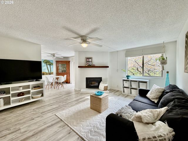 44 EAGLE CREST Dr, Lake Oswego, OR 97035