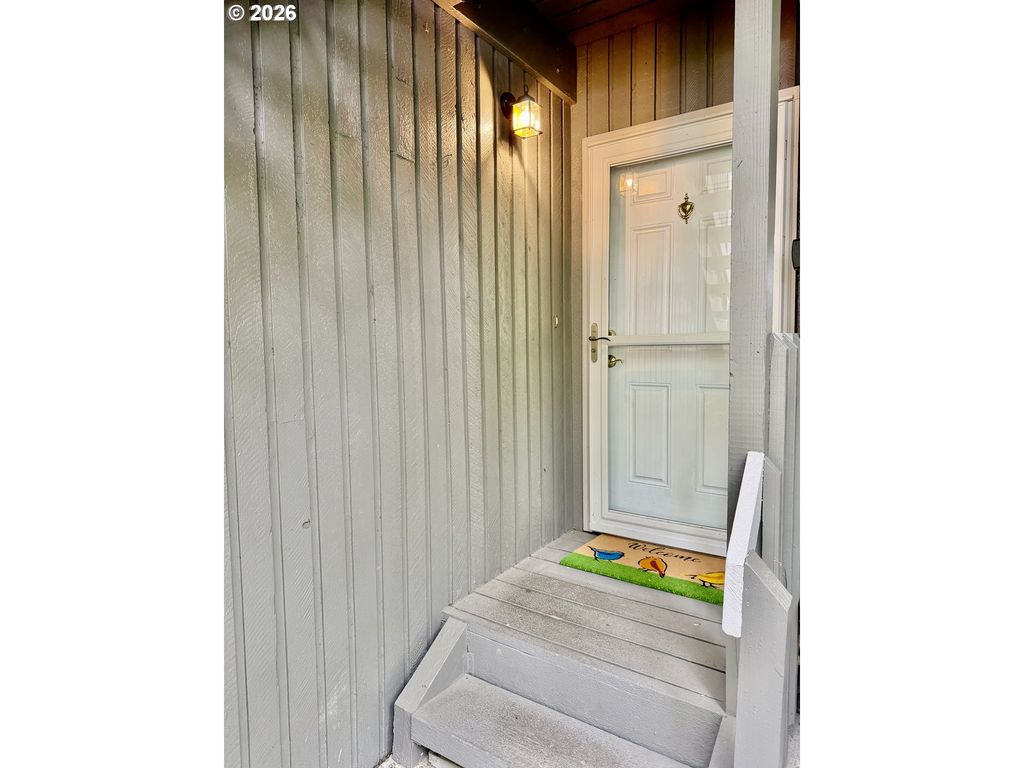 44 EAGLE CREST Dr, Lake Oswego, OR 97035