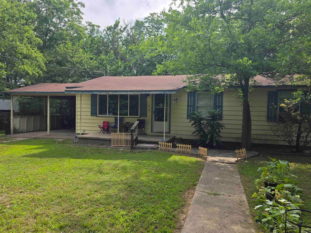 109 S Adams Street, Mena, AR 71953