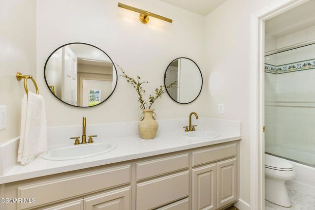 930 Ravensbury Street, Lake Sherwood, CA 91361