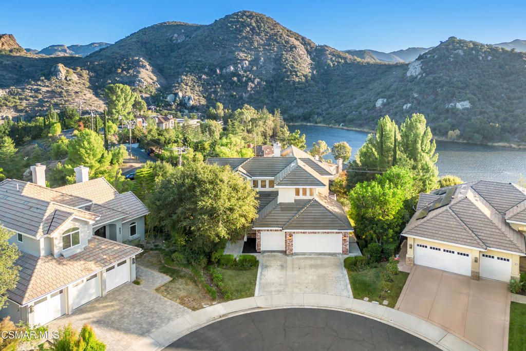 930 Ravensbury Street, Lake Sherwood, CA 91361