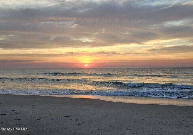 1707 Carolina Beach Avenue N Apt 1h, Carolina Beach, NC 28428