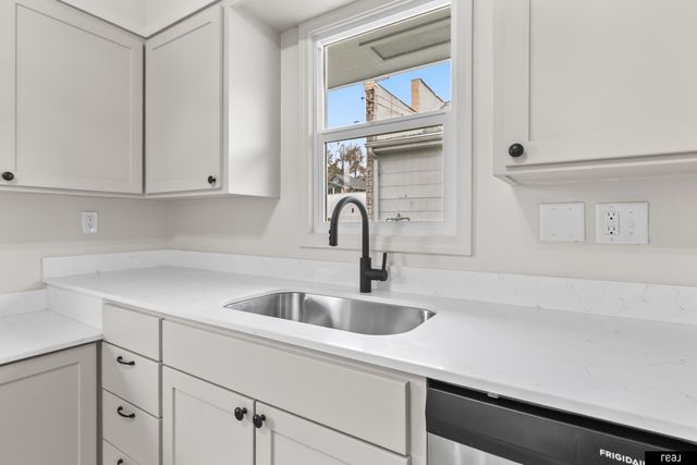 6107 Blondo Street, Omaha, NE 68104