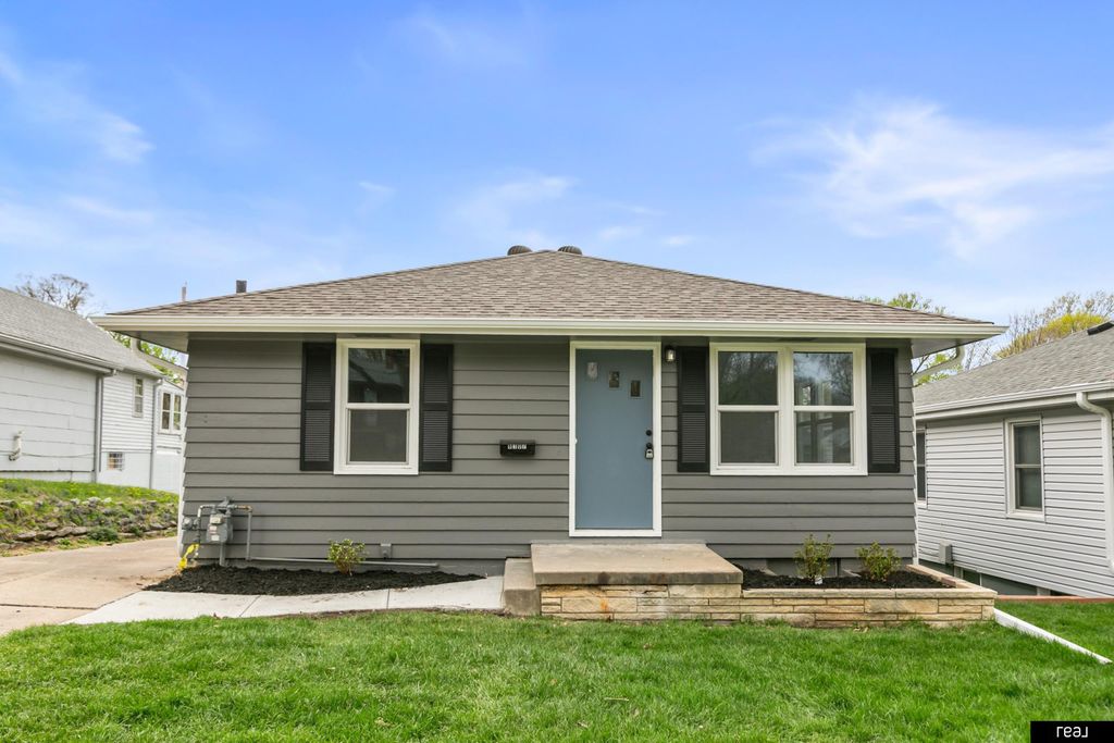 6107 Blondo Street, Omaha, NE 68104