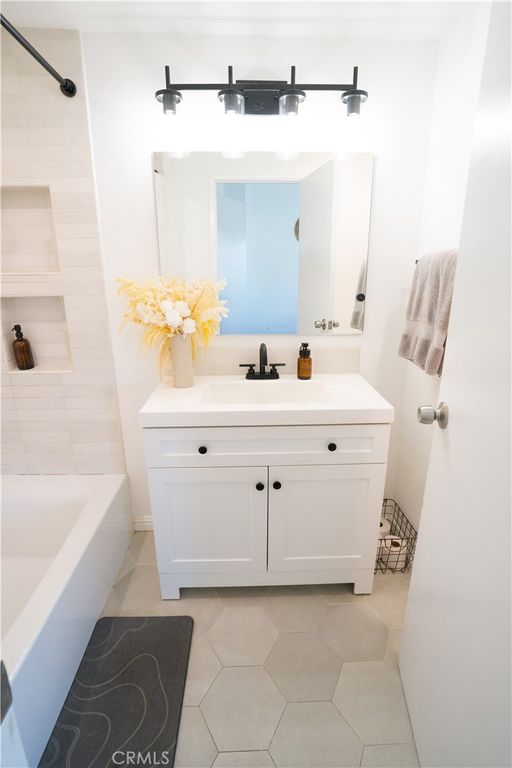Image 12 of property listing at 3834 W Avenue 43 2, Los Angeles, CA 90041
