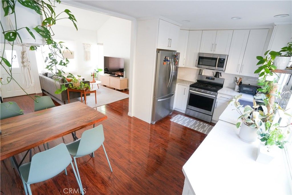 Image 4 of property listing at 3834 W Avenue 43 2, Los Angeles, CA 90041