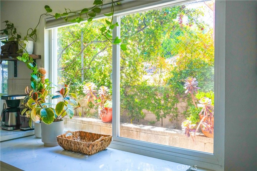 Image 5 of property listing at 3834 W Avenue 43 2, Los Angeles, CA 90041