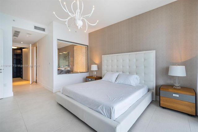 200 Biscayne Boulevard Way 4707, Miami, FL 33131