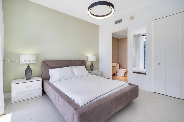 200 Biscayne Boulevard Way 4707, Miami, FL 33131