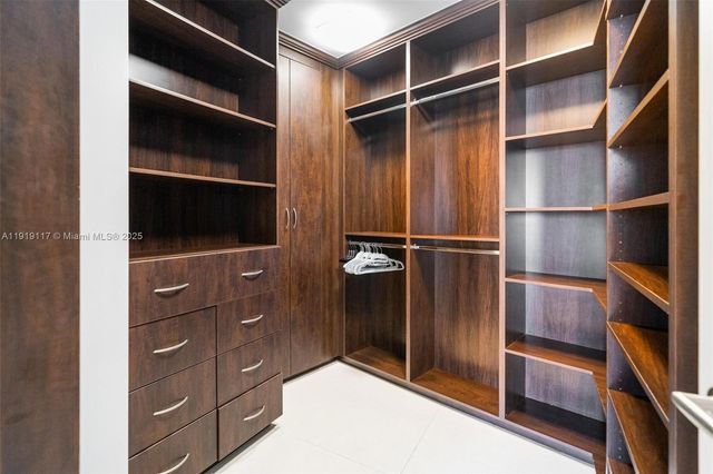 200 Biscayne Boulevard Way 4707, Miami, FL 33131