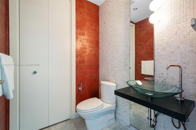 200 Biscayne Boulevard Way 4707, Miami, FL 33131