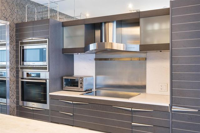 200 Biscayne Boulevard Way 4707, Miami, FL 33131