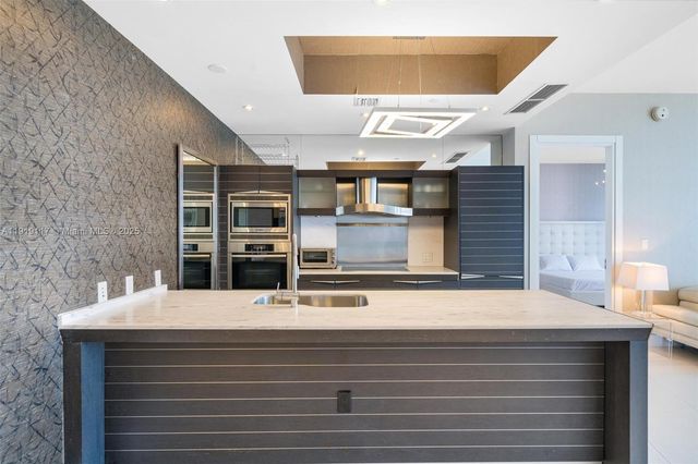 200 Biscayne Boulevard Way 4707, Miami, FL 33131