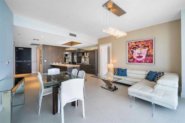 200 Biscayne Boulevard Way 4707, Miami, FL 33131