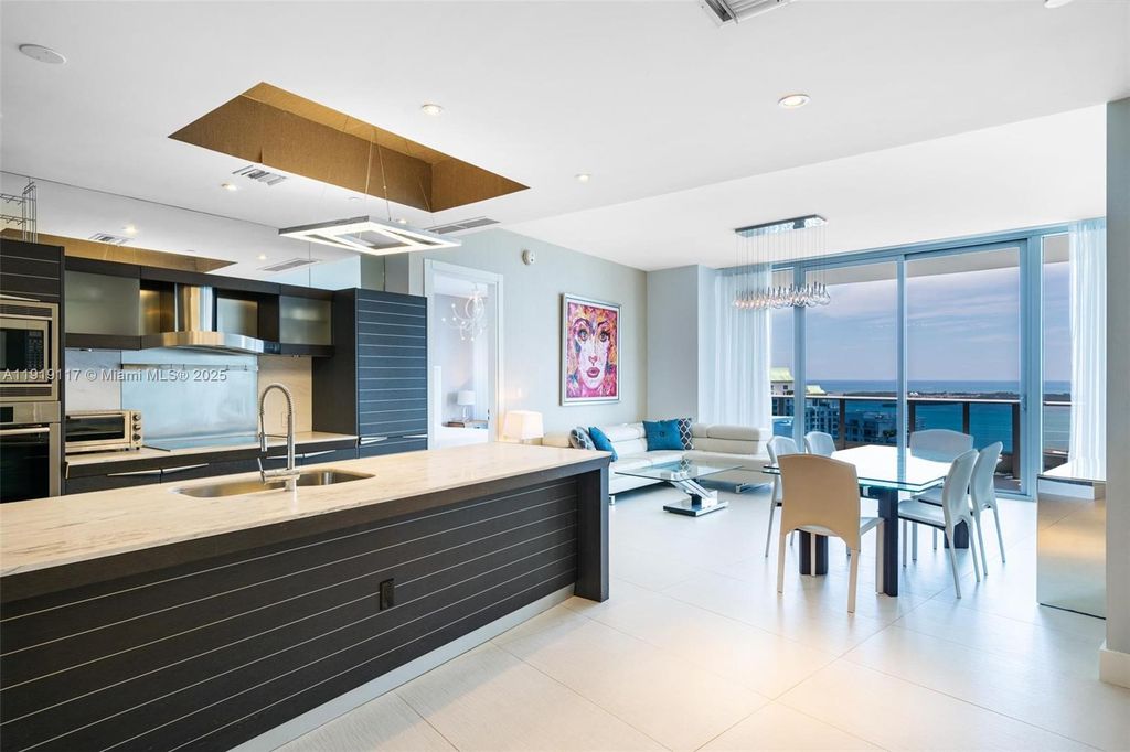 200 Biscayne Boulevard Way 4707, Miami, FL 33131