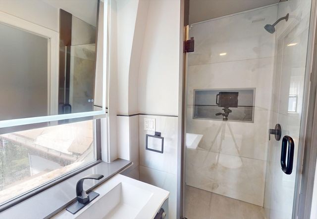 14 King St 3, Boston, MA 02122