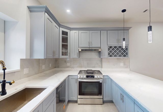 14 King St 3, Boston, MA 02122