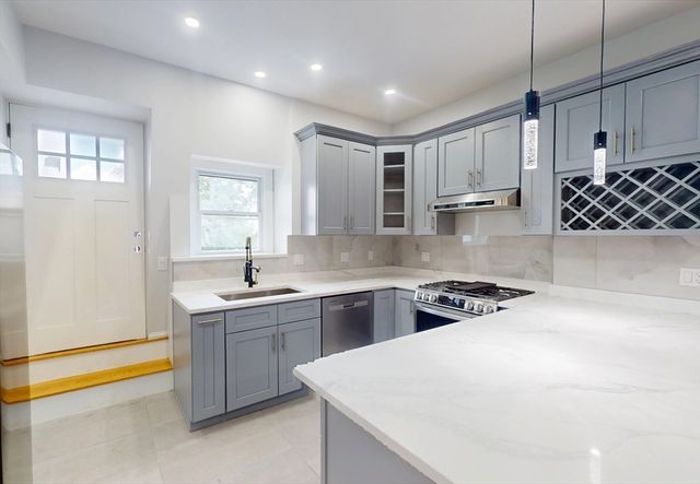 14 King St 3, Boston, MA 02122
