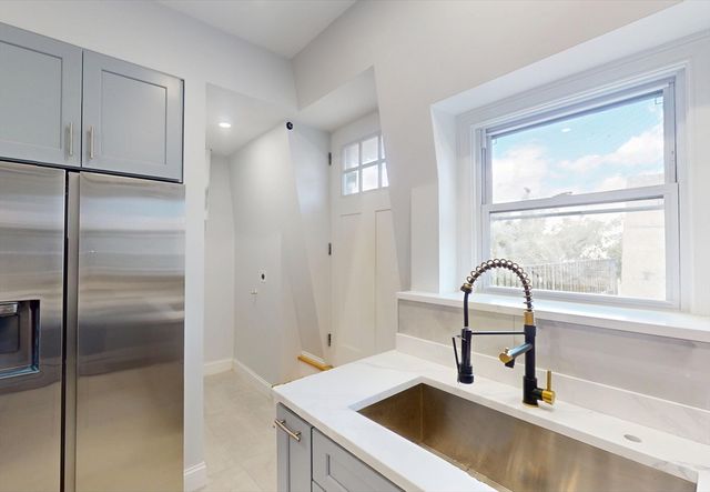 14 King St 3, Boston, MA 02122
