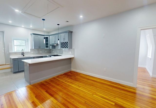 14 King St 3, Boston, MA 02122